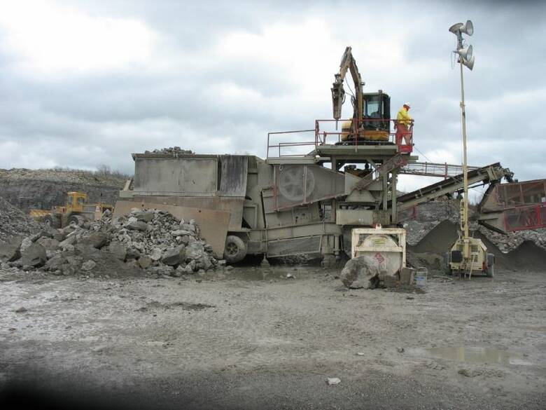 photo of a jaw crusher that JG Stewart will train your employee to operate